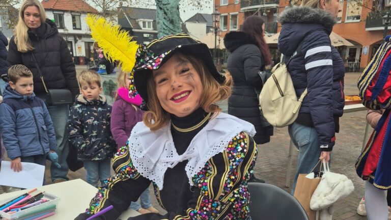 Pieten bezoeken centrum ‘s-Gravenzande — markt-eten in Westland