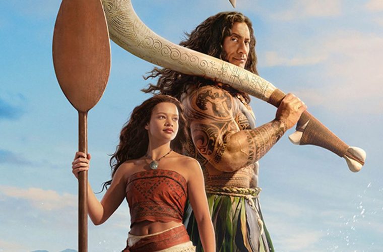 Poster van Vaiana-film met een meisje uit Polynesië tegen een blauwe zee achtergrond